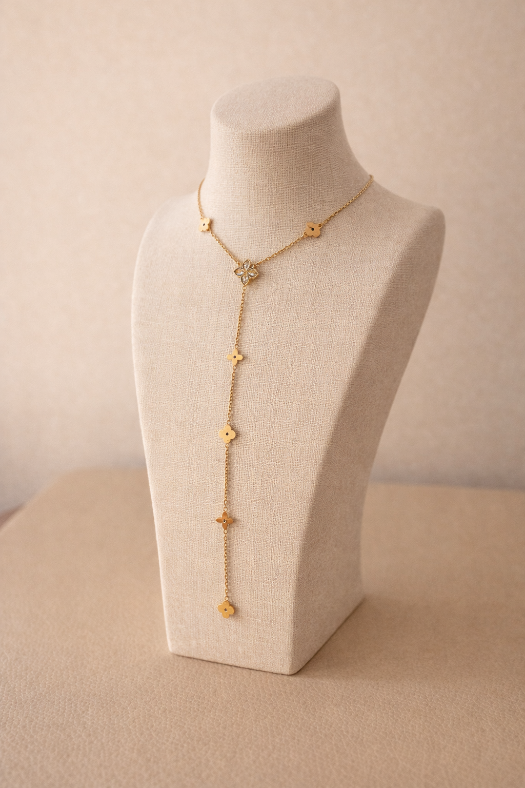 Magnétique Collier Cravate Fleuri – Éclat Céleste