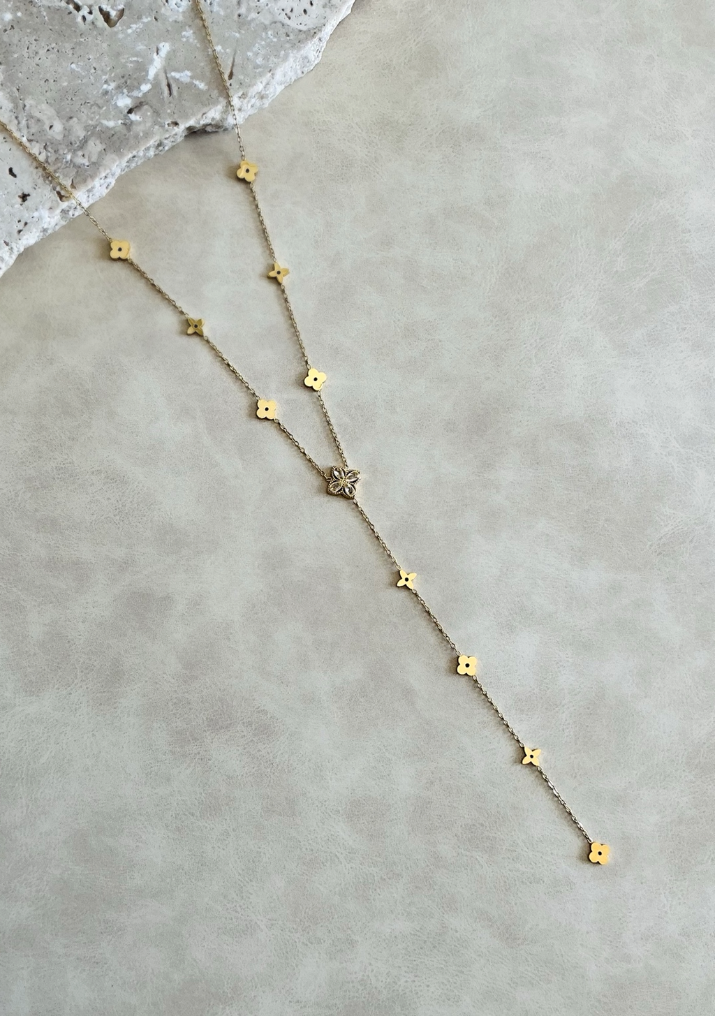 Magnétique Collier Cravate Fleuri – Éclat Céleste
