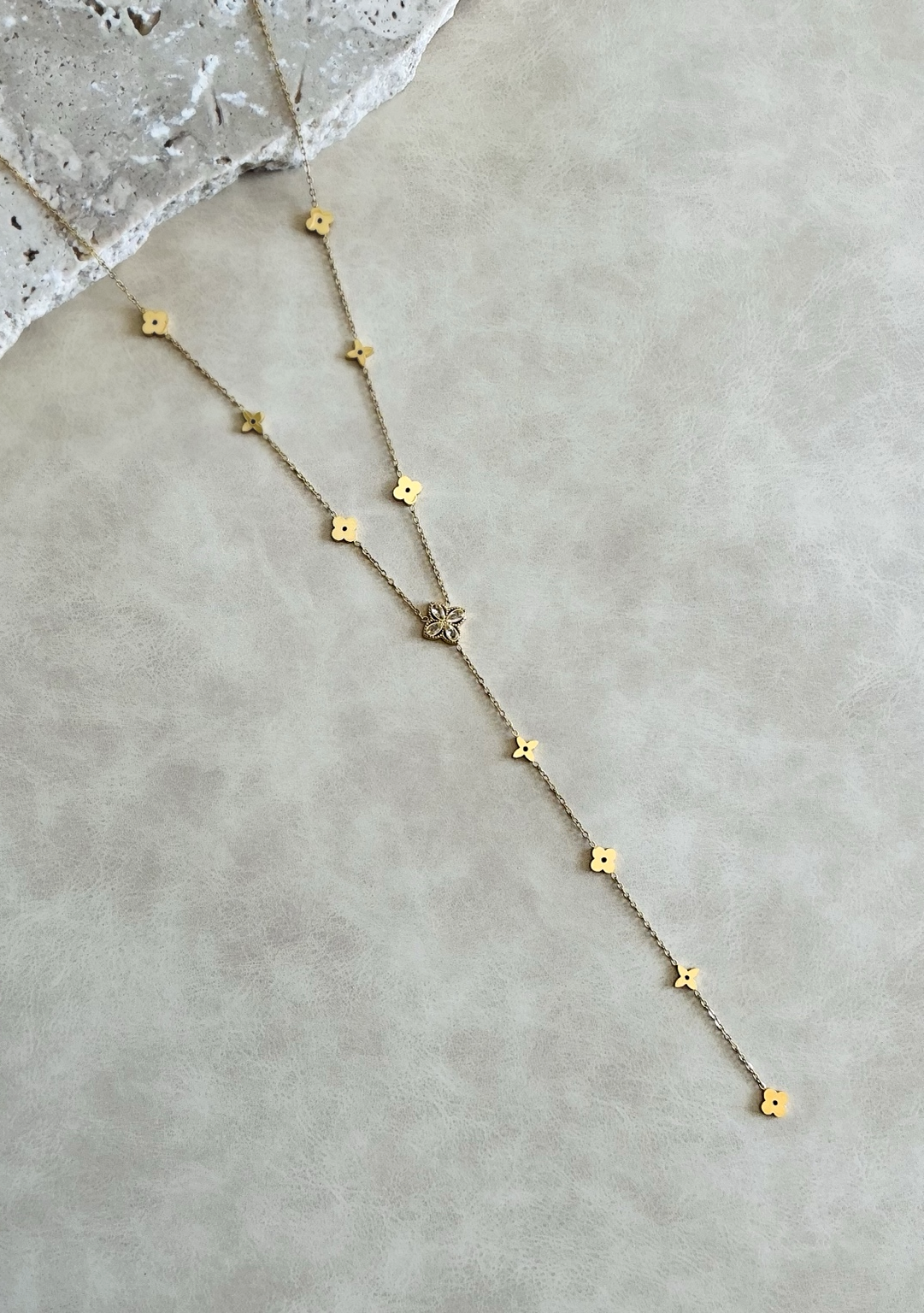 Magnétique Collier Cravate Fleuri – Éclat Céleste