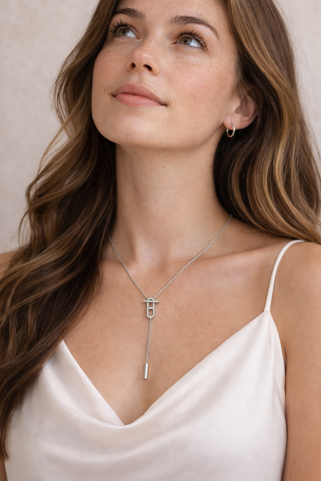 Envoûtant Collier Cravate Y Doré – Éclat Céleste