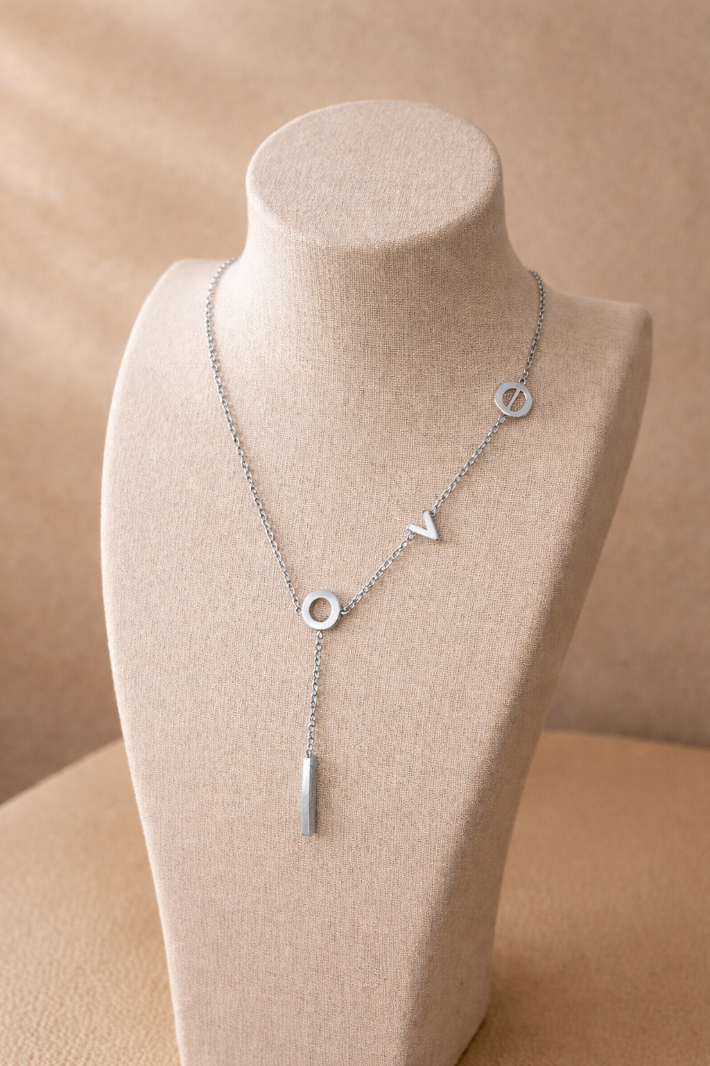 Captivant Collier Cravate Y “Love” – Éclat Céleste