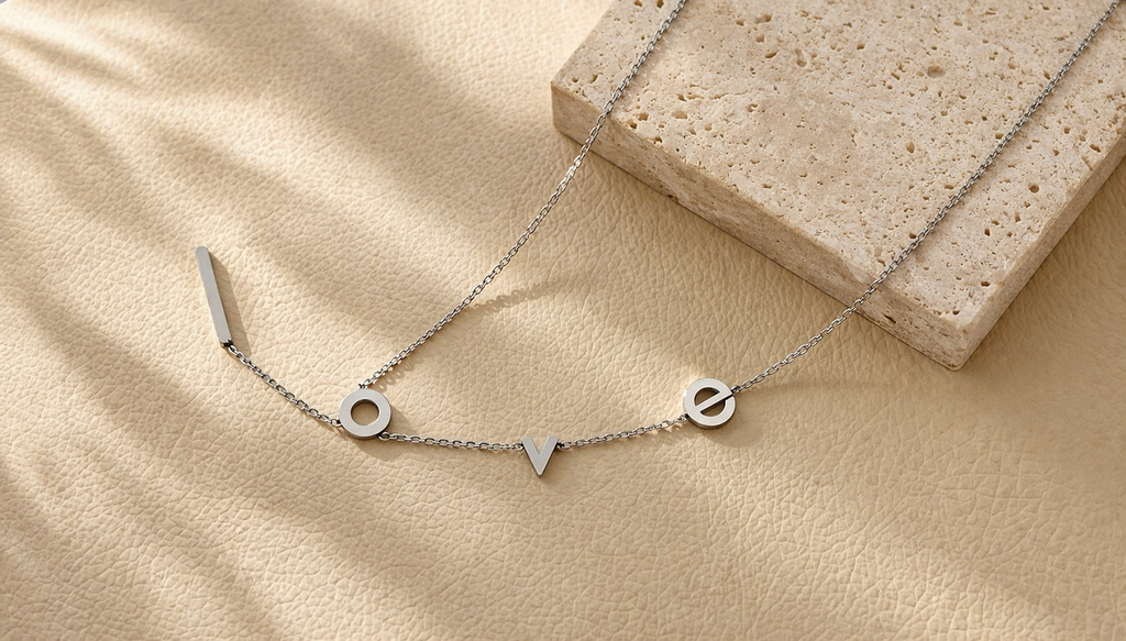 Captivant Collier Cravate Y “Love” – Éclat Céleste