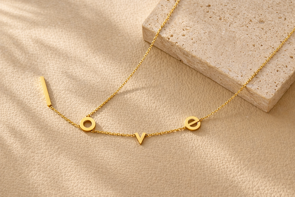 Captivant Collier Cravate Y “Love” – Éclat Céleste